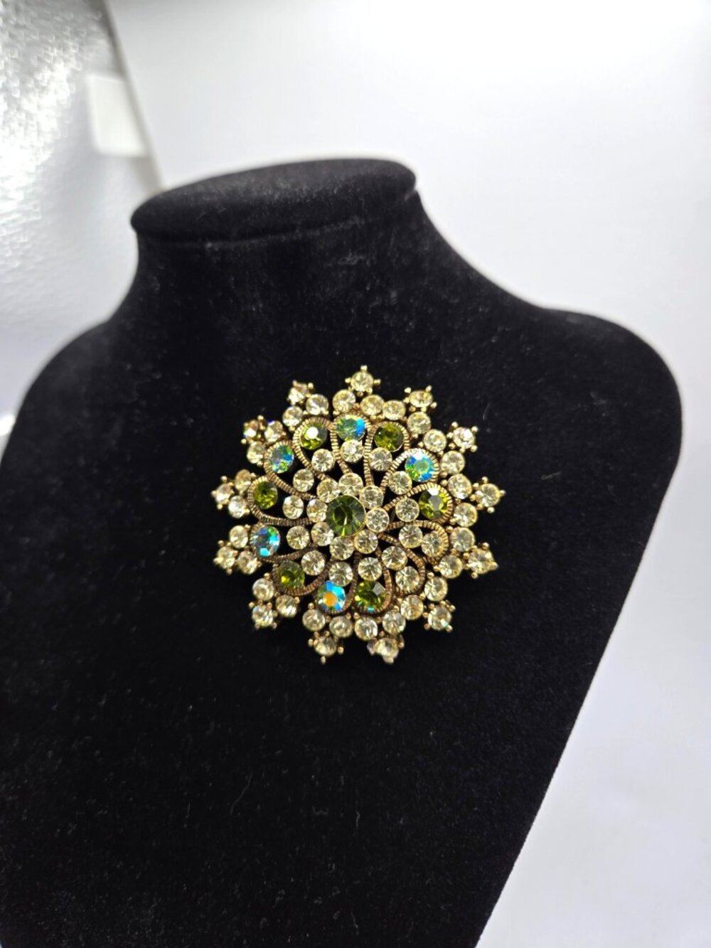 Vintage Green AB Rhinestone Brooch 2” Gold Tone Starburst Signed MD